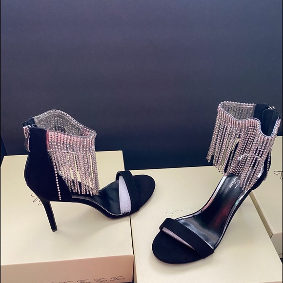 Black Heels - Picture 3 of 4
